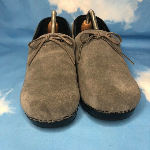 Land’s End Women’s Nursing Clogs Grayish Brown - Picture 4 of 8